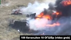 Російська БПМ горить на Донецькому фронті. Зйомка з дрону 10-ї гірсько-штурмової бригади