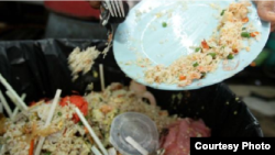 Mâncare aruncată la gunoi