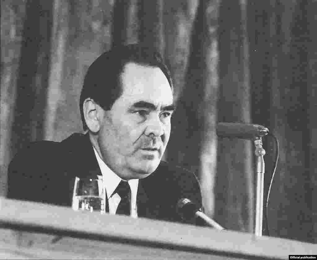 Минтимер Шаймиев после принятия Декларации 30 августа скажет: "Мы взяли на себя такую ответственность, которую никому еще не приходилось испытать в истории нашей республики".