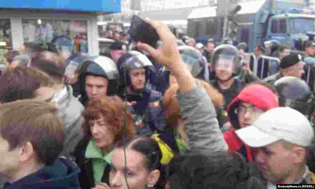 Скандируют «нам нужна другая Россия»