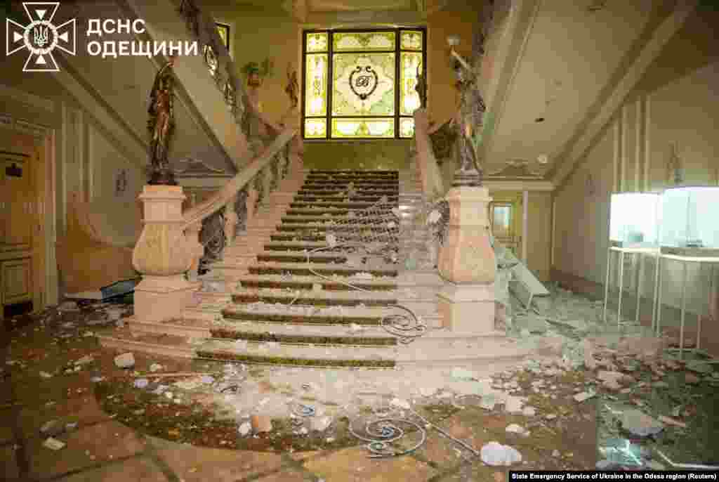 Увечері 31 січня війська РФ завдали ракетного удару по історичному центру Одеси – постраждали семеро людей. Значних руйнувань зазнала будівля готелю «Брістоль» – одна з архітектурних споруд центральної частини міста. Різного ступеня пошкоджень зазнали близько 15 пам’яток культурної спадщини