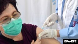 Новий сплеск захворюваності, кажуть фахівці, може виникнути у релігійні свята Песах, Великдень і Рамадан