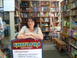 Любов Хомчак у Стрийській книгарні