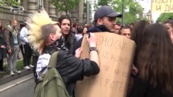 У Сербії мітингують проти новообраного президента Вучича (відео) У Сербії мітингують проти новообраного президента Вучича (відео)