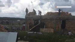 Крымскотатарские активисты строят дом для семьи задержанного Абдурахманова (видео) Крымскотатарские активисты строят дом для семьи задержанного Абдурахманова (видео)