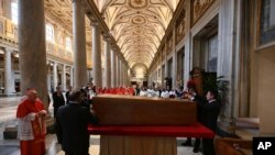 21 квітня Ватикан повідомив, що папа Римський Франциск помер у віці 88 років після інсульту