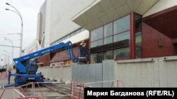 Демонтаж почали із розбору зовнішніх конструкцій будівлі