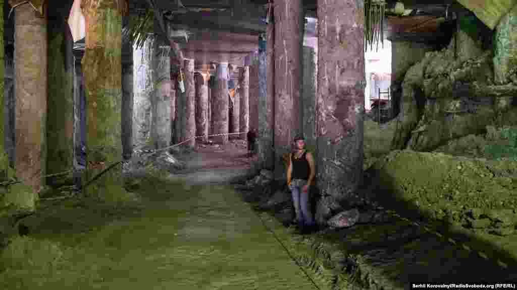 Дослідивши верхні шари ґрунту, археологи заглибилися під землю на 5-10 метрів  і планують йти далі. У деяких місцях спеціалісти майже дісталися рівня Дніпра