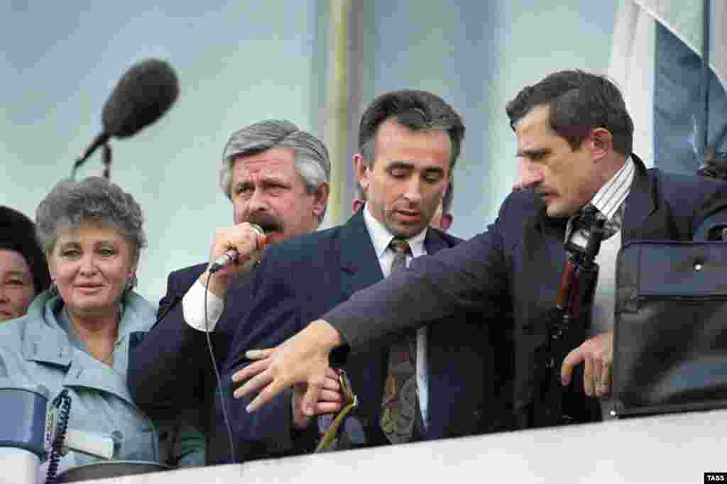 3 октября вице-президент Александр Руцкой призвал сторонников Верховного Совета к штурму мэрии и телецентра "Останкино"