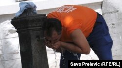 Sa jedne od gradskih česmi u centru Podgorice (arhiva)