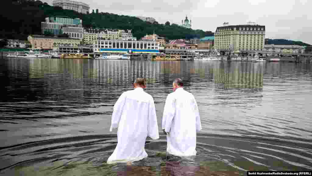 Святкова подія відбувалася у водах Дніпра