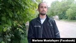 Crimean Tatar activist and lawyer Marlen Mustafayev (file photo)