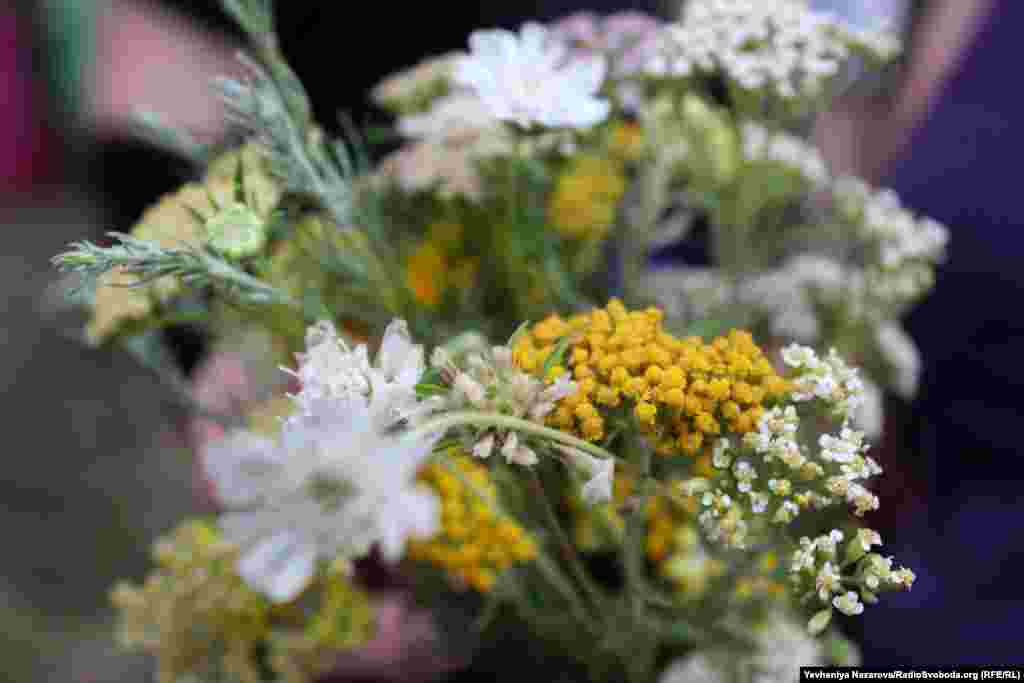 Народні повір’я твердять, що зібрані в ніч на Івана Купала чи вранці рослини мають особливу, надзвичайну силу