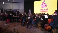 Олег Сенцов вручил награды конкурса «Крымский инжир» двоим фигурантам «дел Хизб ут-Тахрир» (видео) Олег Сенцов вручил награды конкурса «Крымский инжир» двоим фигурантам «дел Хизб ут-Тахрир» (видео)