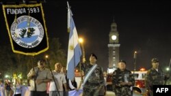 Аргентинські ветерани війни та їхні родичі під час відзначення 28-ї річниці початку війни між Аргентиною та Сполученим Королівством за Фолклендські (Мальвінські) острови в Буенос-Айресі, 2 квітня 2010 року