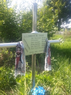 Хрест на місці поховання померлих від голоду у 1933 році. Кладовище с. Кануни. Житомирська область.