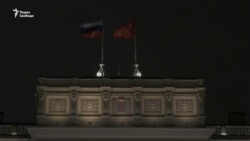 "Садись давай, садись!" "Садись давай, садись!"