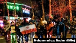 Люди святкують ухвалення рамкової ядерної угоди. Тегеран, 2 квітня 2015 року