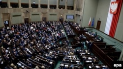 Законодавці додають, що вважають своїм обов’язком захищати права, прописані в Конвенції, зокрема, право дитини знати своїх батьків і залишатися під їхньою опікою, а також право зберігати свою ідентичність