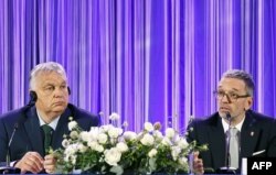 Вктор Орбан (ліворуч) і голова правої Партії свободи Австрії (FPOe) Герберт Кікль роблять спільну заяву у Відні, 30 червня 2024 року