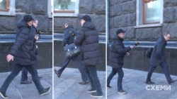 Така його поведінка повторюється й іншого разу на вулиці Банковій