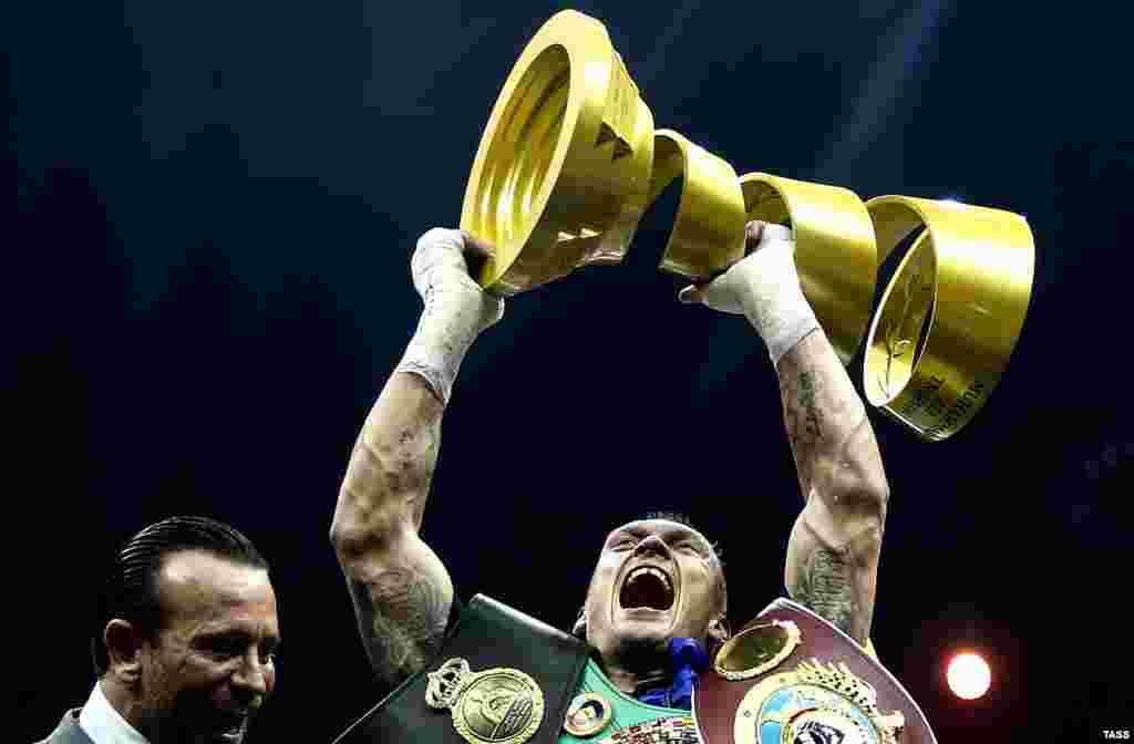 Український боксер Олександр Усик став абсолютним чемпіоном світу у ваговій категорії до 90,7 кілограма. Українець зберіг свої пояси чемпіона світу за версіями WBO та WBC, а також долучив до них пояси WBA Super й IBF (ними володів його суперник росіянин Мурат Гассієв) та пасок журналу The Ring, який зазвичай вручають звитяжцеві поєдинку двох найсильніших бійців вагової категорії. Крім того, Усик отримав Кубок Мохаммеда Алі