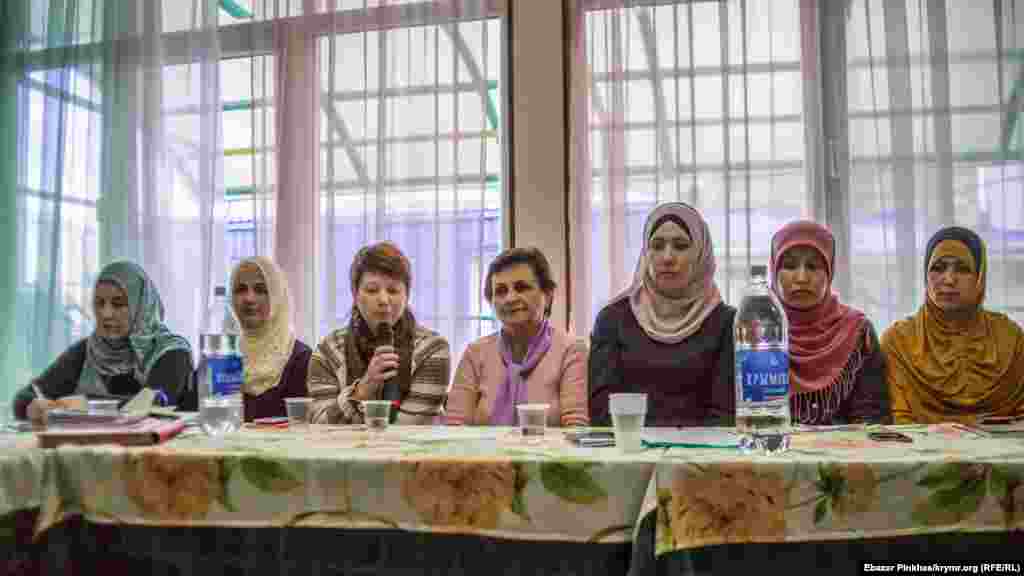 Следующими взяли слово активисты. На фото – активистка Украинского культурного центра Алена Попова