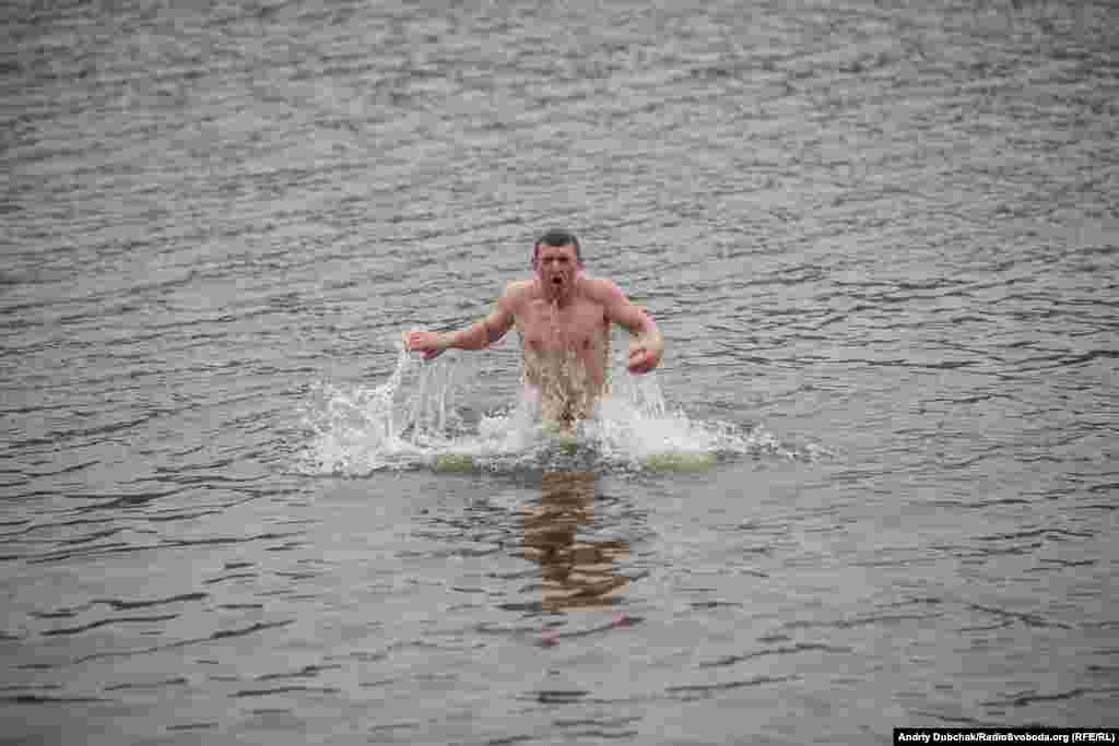 Через аномально теплу зиму, цього року – криги на Дніпрі та інших водоймах столиці немає