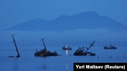 Кораблі біля острова Кунашир, який контролює Росія