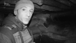 Військовий розповідає про бій, що точиться на порзиціях під Попасною Військовий розповідає про бій, що точиться на порзиціях під Попасною