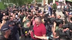 Šešelj nije ušao u Hrtkovce Šešelj nije ušao u Hrtkovce