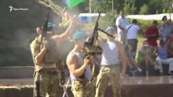 «За ВДВ!»: в Севастополе разбивали бутылки об головы и стреляли из автомата (видео) «За ВДВ!»: в Севастополе разбивали бутылки об головы и стреляли из автомата (видео)