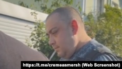 Житель Алушти Ігор Качурець на фрагменті оперативного відео ФСБ, опублікованому в Telegram-каналі «Крымский СМЕРШ»