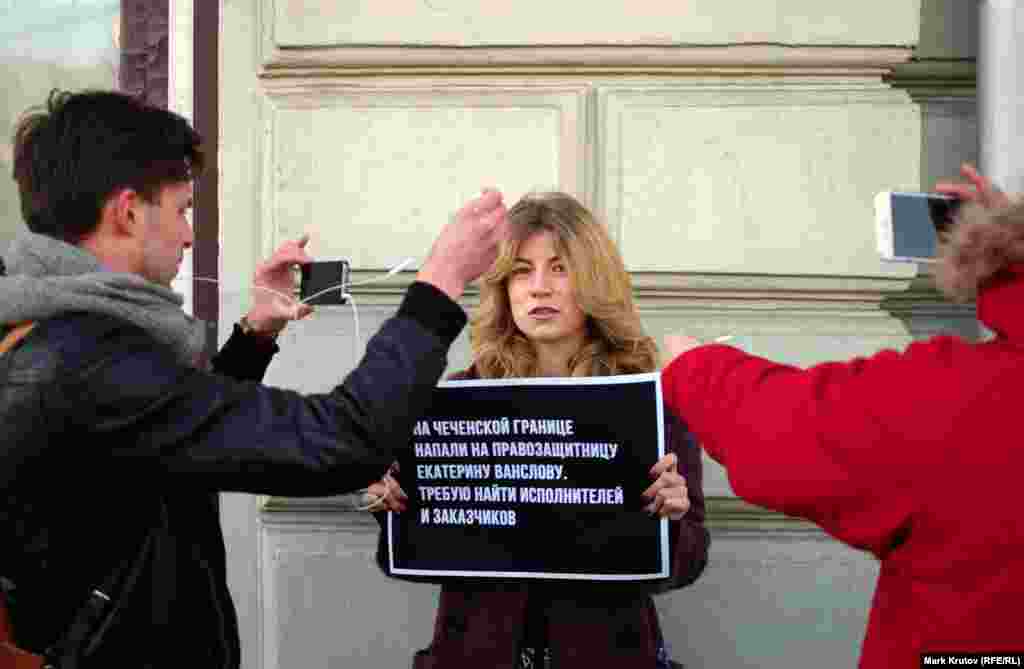 Журналисты и координатор "Открытой России" Полина Немировская