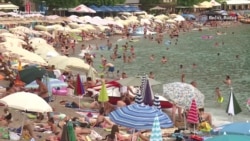 Dok se korona širi u Crnoj Gori masovni turizam Dok se korona širi u Crnoj Gori masovni turizam