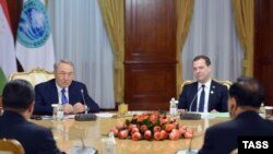 Казак президенти ШКУнун премьер-министрлери менен жолугууда. Астана, 15-декабрь, 2014-жыл.