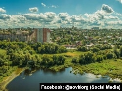 Вид на Совські ставки, проти забудови яких виступає Яніцький