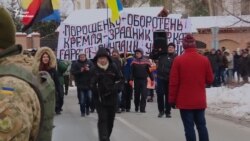 Активісти під маєтком Порошенка вимагали його відставки (відео) Активісти під маєтком Порошенка вимагали його відставки (відео)