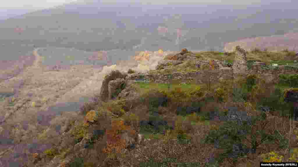 В эти туманные дни Фуна вполне отвечает своему историческому названию «дымная»