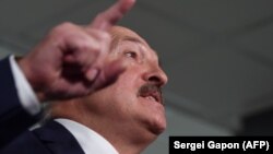 «Так, я дав сигнал по Тихановському. Я щось не так зробив? Я хвилювався за свою країну, за яку я досі відповідальний», – сказав Лукашенко