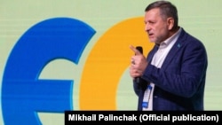 Ахтем Чийгоз во время съезда партии  «Европейская солидарность», 9 июня 2019 год