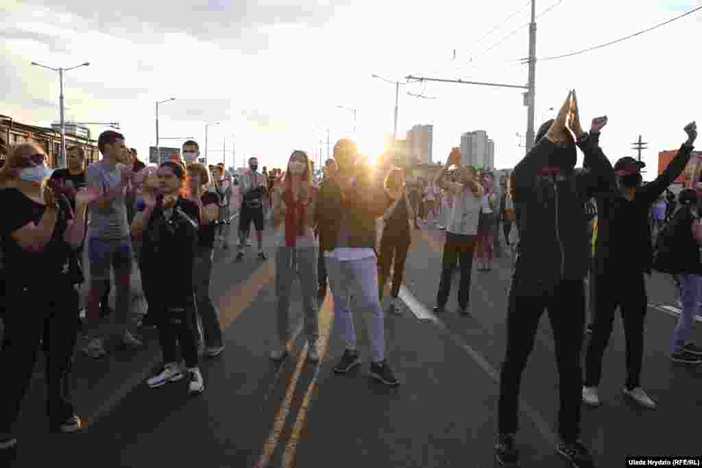 Пратэстоўцы ля «Кароны»