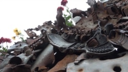 «Хай життя перемагає»: у Запоріжжі «Залізний трон» прикрасили квітами (відео) «Хай життя перемагає»: у Запоріжжі «Залізний трон» прикрасили квітами (відео)