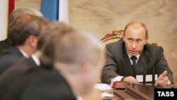 Нового правительства у России еще нет, но курс на «обеспечение стабильности экономического и общественного развития» уже обозначен