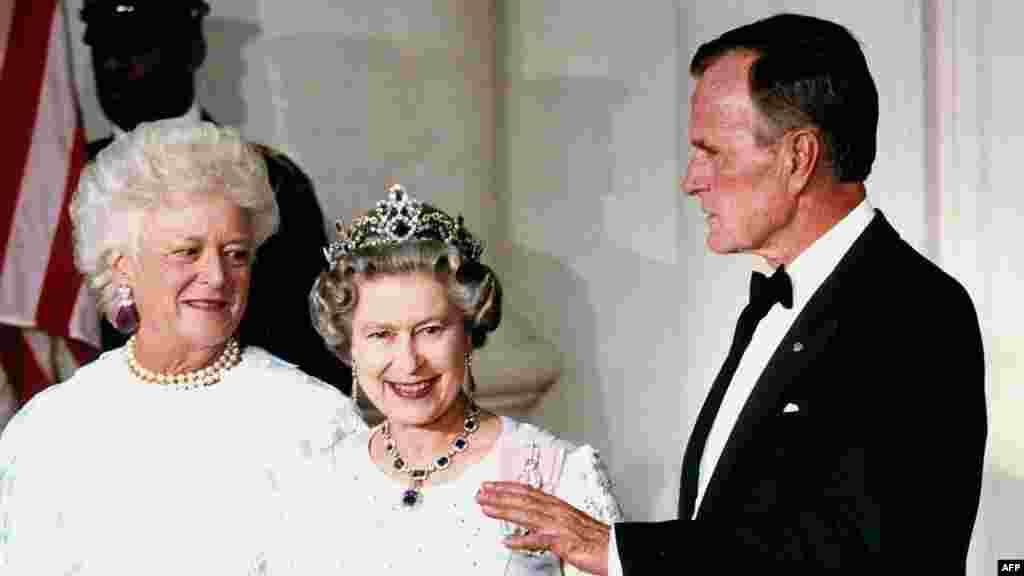 С президентом США Джорджем Бушем и его супругой Барбарой в Вашингтоне, 14 мая 1991 года. 