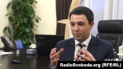 Голова постійної комісії Київради з питань містобудування та архітектури Володимир Прокопів пояснює, що оренда землі «Еста Холдингом» дає значні надходження до міського бюджету