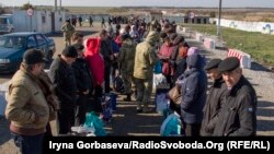 Иллюстрационное фото. Проверка документов на КПВВ «Пищевик»