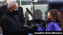 Віцепрезидентка Камала Гарріс президента Джо Байдена на церемоні його інавгурації 46-м президентом США. Вашингтон 20 січня 2021 року.