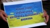 Системно вчитись в українській школі дітям з окупації все важче, каже директор однієї з онлайн-шкіл Леонід Воробйов. Фото: під час акції на підтримку української мови, Запоріжжя, 16 липня 2020 року