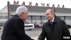 Глава Дагестана Владимир Васильев и президент России Владимир Путин, март 2018 г.